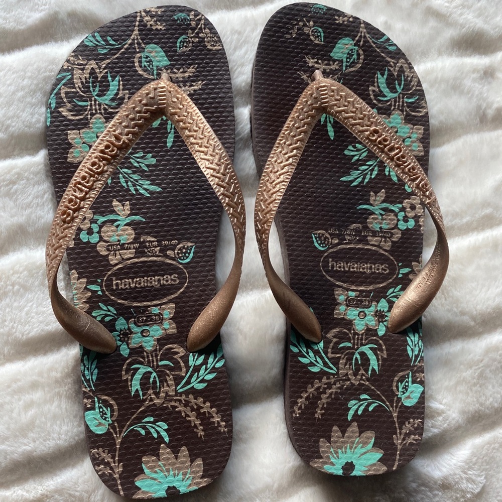 Brand New Havaianas Floral Flip Flops 7/8